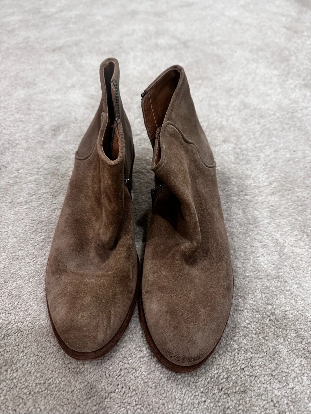 Womens Frye tan Suede side-zip Bootie, size 7.5 Never worn